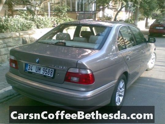 Vérification du fusible intérieur BMW 530i 1997-2003