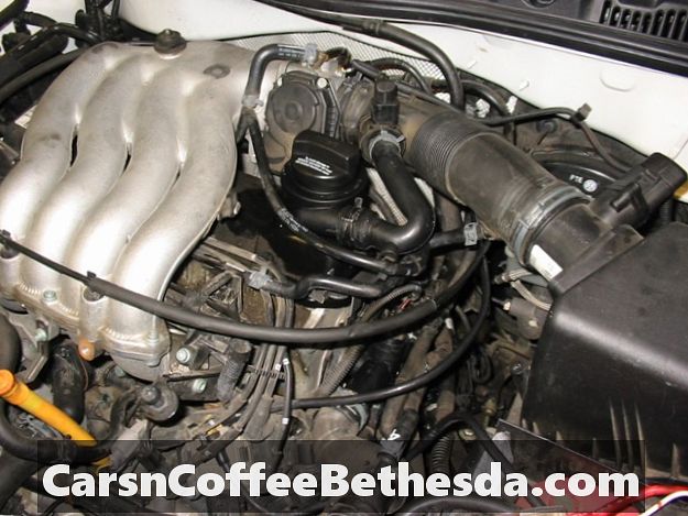 1999-2005. Provjera filtra za zrak kabine Volkswagen Jetta