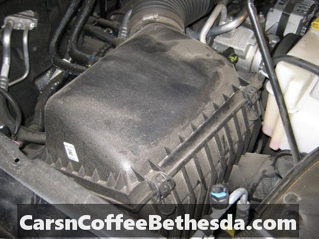 2008-2012 Jeep Liberty Engine gaisa filtru pārbaude