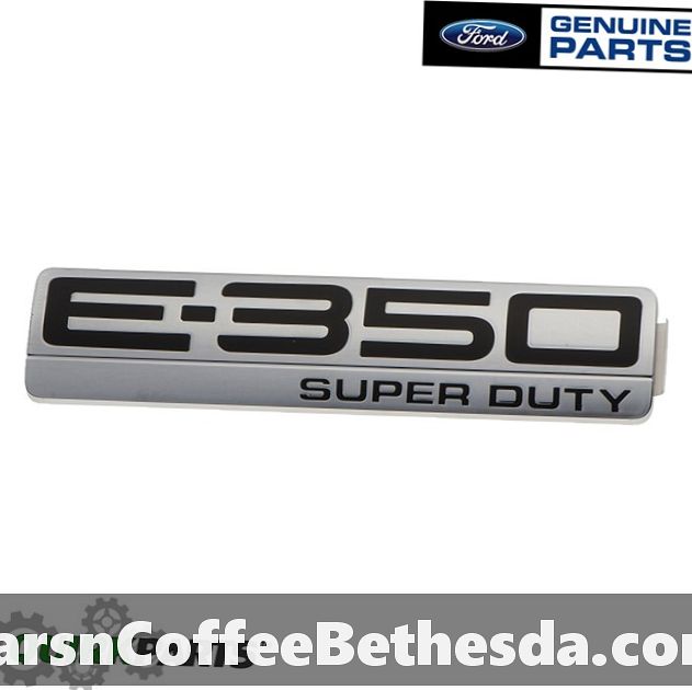 Vérification du filtre à air du moteur Ford E-350 Super Duty 2008-2014