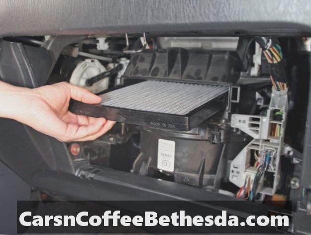 2010-2012 Ford Fusion Cabin Air Filter Check