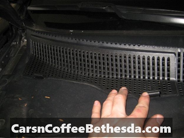 2011-2014 Preverjanje zračnega filtra v kabini Dodge Charger