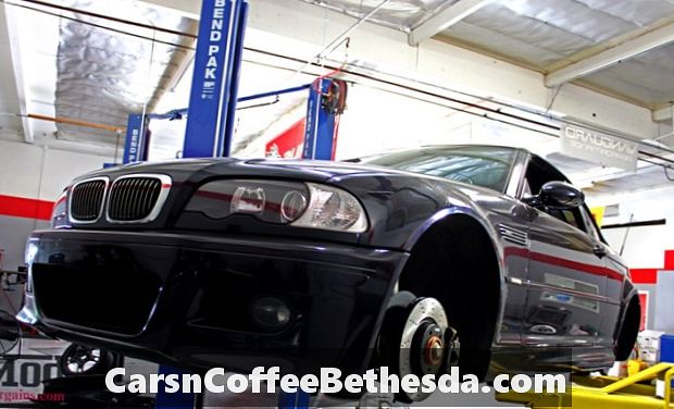 Pridať brzdovú kvapalinu: 2000-2006 BMW X5