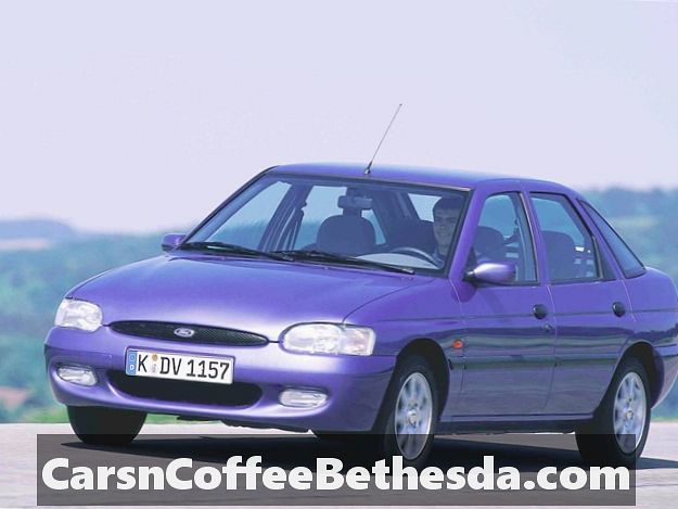 Lägg till transmissionsvätska: 1995-2000 Ford Contour