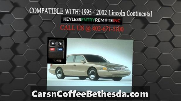 バッテリーの交換：1995-2002 Lincoln Continental