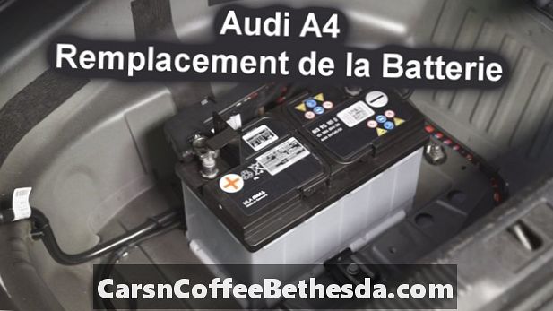 Sostituzione della batteria: Audi A5 Quattro 2008-2017
