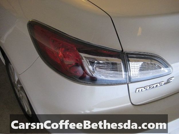 Зміна гальмівного світла 2010-2013 Mazda 3