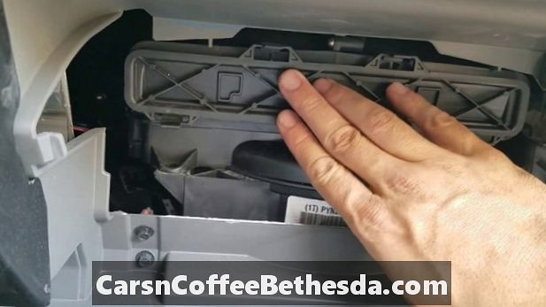 Substituição do filtro de cabine: Chevrolet Impala 2014-2019