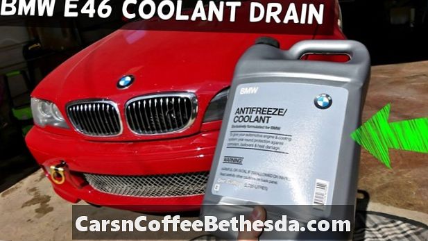 Почистване на охлаждащата течност: BMW 325i (2006-2013)