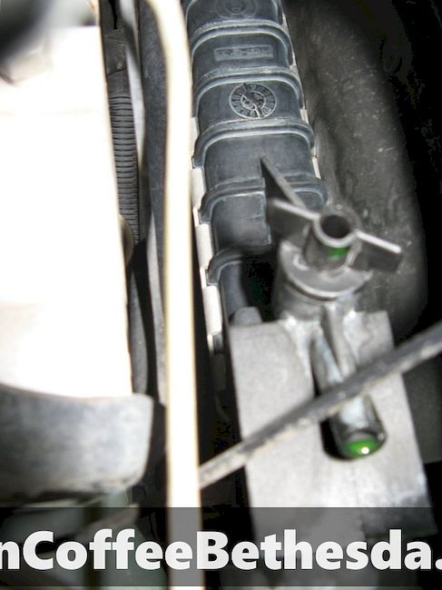Postup proplachování chladicí kapaliny: Ford Mustang (2010-2014)
