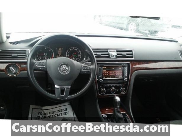 Výměna lišty předního stěrače Volkswagen Passat (2012-2019)