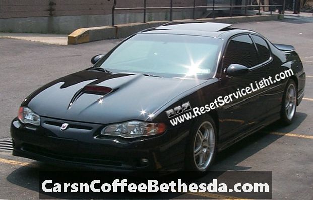 Priekinių žibintų keitimas 2000–2005 m. „Chevrolet Monte Carlo“
