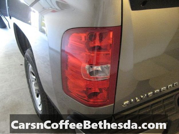 Tail Light Change 2007-2013 Chevrolet Avalanche